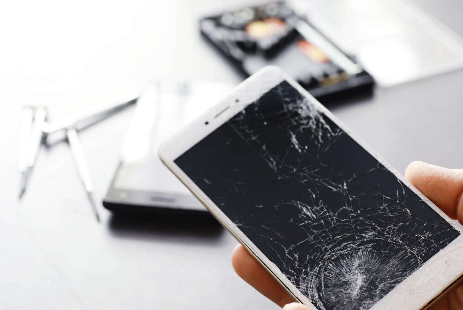 How much does it cost to repair a phone screen